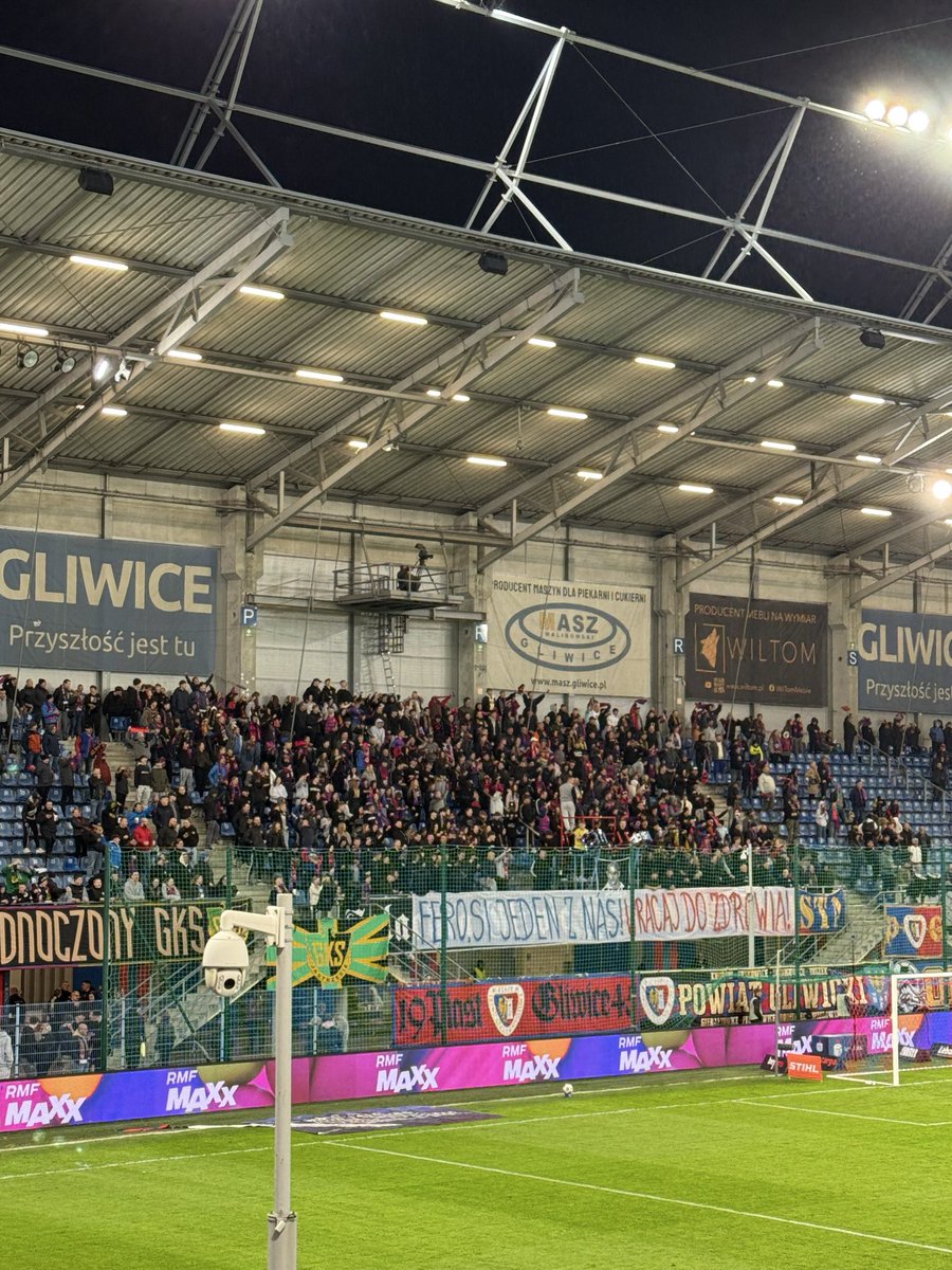 bob_airo's tweet photo. Wygrana z drwalami z Radomia cieszy.
No to klasycznie w tym sezonie po zwycięstwie, włączamy się do walki o puchary 🤨
🔵🔴
#PIARAD https://t.co/pLdcXcav3q