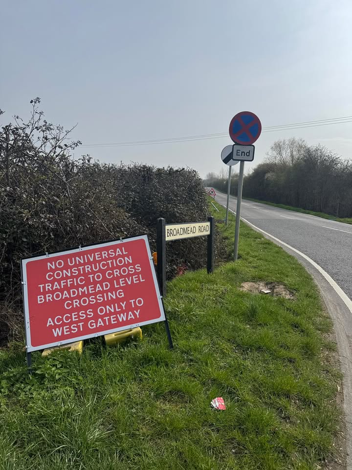 ProUniversalUK's tweet image. Thanks to a follower for sending in this image of the signs at the junction of Broadmead and Woburn Road. 

If you have a pic to share, my inbox is always open 👍

#construction #universal #themepark #attraction #fblifestyle