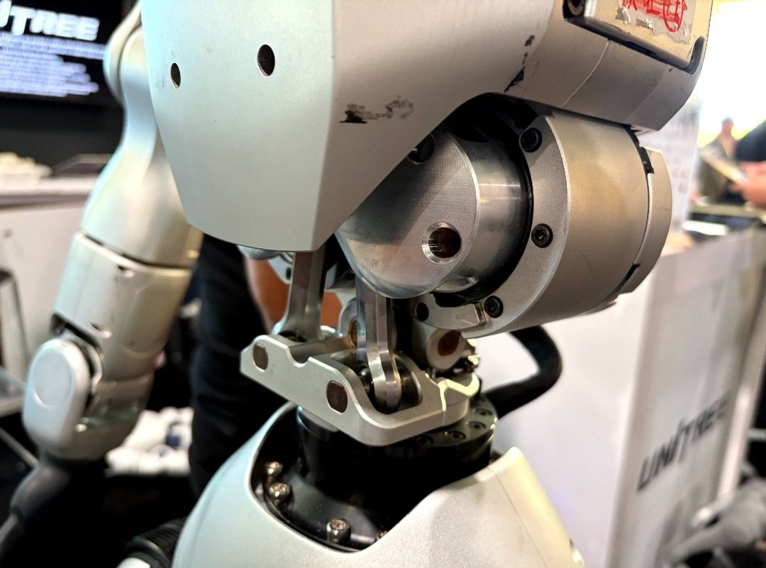 Humanoid Scott tweet media