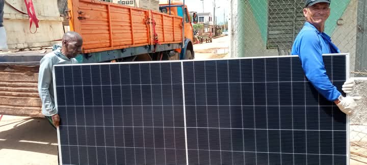 Recibe el Hogar Materno de Pedro Betancourt,4 paneles fotovoltaicos, por el bienestar de las embarazadas.
#MatancerosEnVictoria.
#CubaSePreocupa 
#PorCubaJuntoCreamos .
