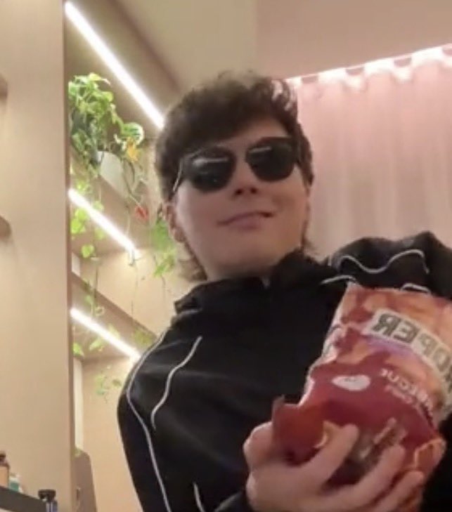 courtney tweet media