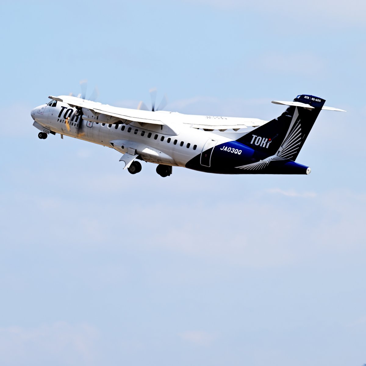 r28gou3's tweet image. 穏やかな春の空を上昇するATR42。
ATR42 climbing in the mild spring Air.

#ATR
#ATR42
#TOK