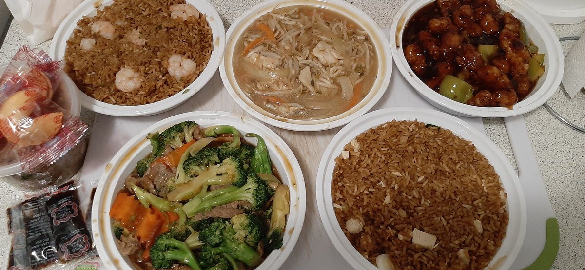 LouisBlueEyes84's tweet image. Chinese Take-Out for Dinner Tonight. i haven't had it in so fuckin long. Got all my favorites. Chicken fried rice, Chicken Chop Suey, General Tao's chicken, Beef with Broccoli and Shrimp Fried Rice. So Fuckin Good.  #ChineseTakeOut #DinnerTime #MyStyle