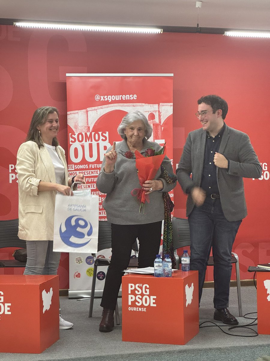 XSGalicia's tweet photo. 45 anos despois, seguimos defendendo unha Galicia con forza propia ✊🌹

Falamos de autogoberno, de memoria e de futuro: de como construír unha Galicia con máis dereitos, máis capacidade de decisión e máis xustiza social.

Grazas a Margariña Valderrama e Isidoro Gracia🌹 https://t.co/zULzn16Q7L
