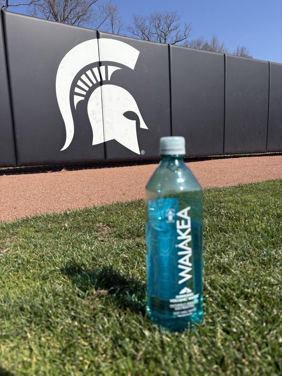 ShoMcDonald's tweet photo. Beautiful day in East Lansing! @waiakea got me right for game day! #FinishTheFight https://t.co/p69NvRlmjv