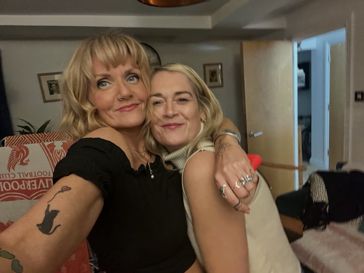 Laura 🐈‍⬛ tweet media