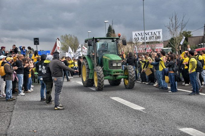 CDR Catalunya #RevoltaPopular 🔥 tweet media