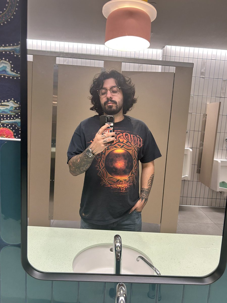 Idle Hands tweet media