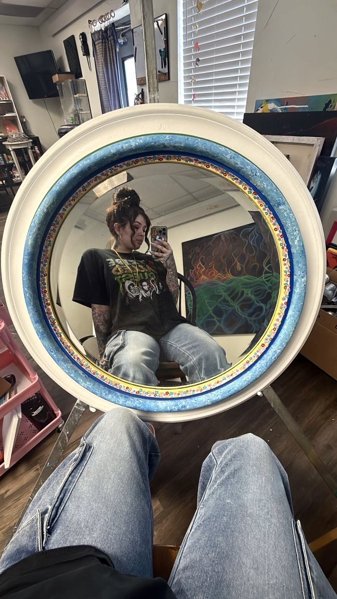 theBluntGirl tweet media