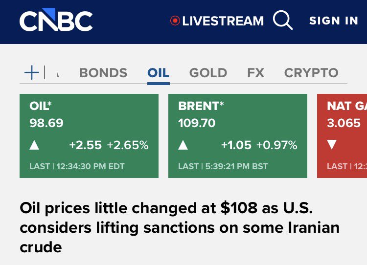 "Oto, co jest ważnym i kolejnym dowodem na to, że wszystko, co robi Trump, jest strategiczne.

Spójrzmy na różnicę między ceną ropy Brent a ceną w USA.

Ogromna różnica.

Ropa Brent dla krajów NATO to prawie 10 dolarów więcej za baryłkę.

Jeśli uważasz, że ceny ropy w Ameryce są