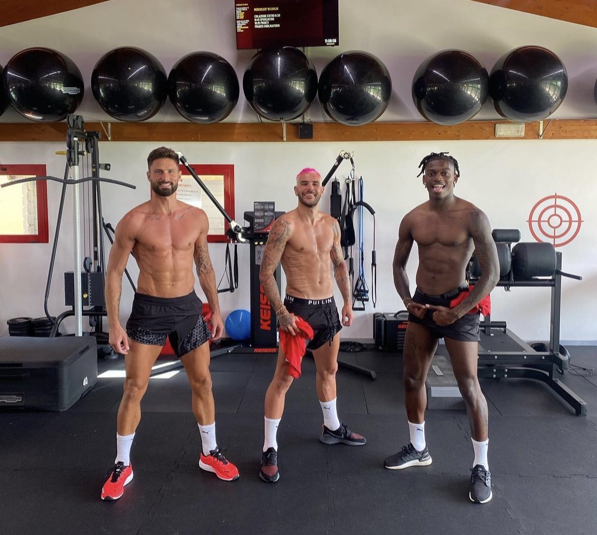 MILANEIAH 92 tweet media