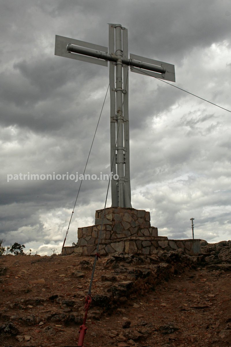 Montes y buzones.
Cruces e hitos de nuestras montañas.
Cruz de Motrico (852m.) en los Montes Obarenes. Miranda de Ebro.