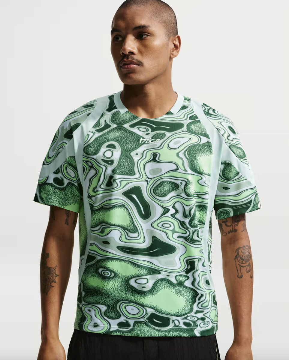 SOLELINKS's tweet photo. Ad: NEW Nike Project F.R.O.G. Liquify Short-Sleeve Tops on Nike US => https://t.co/i4HnLgWrF2 https://t.co/K5wQVFVbli