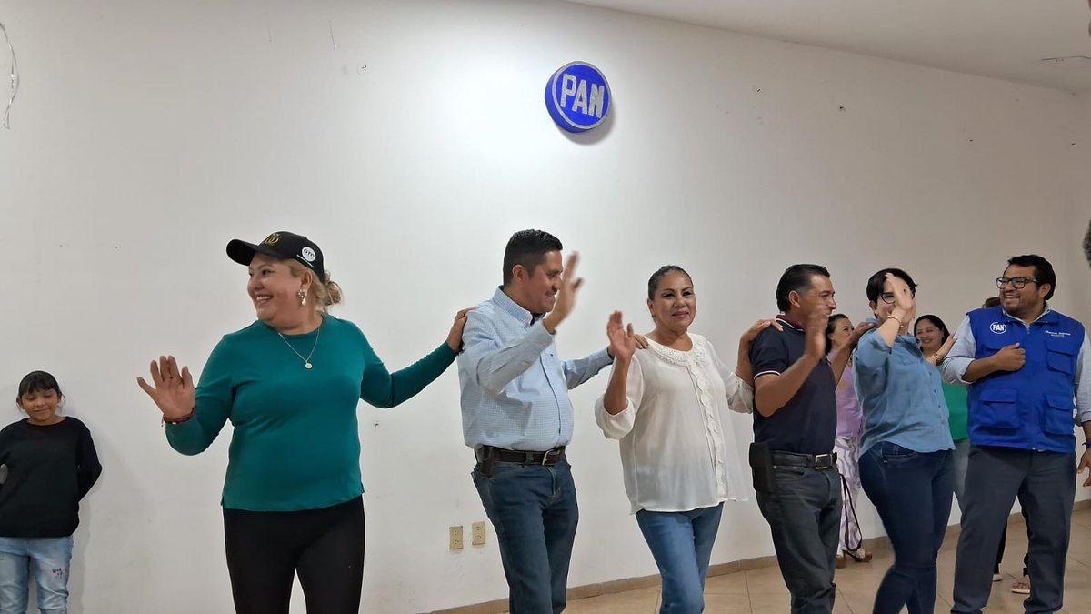 Esther Mandujano tweet media