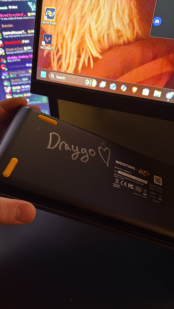 Altiozz's tweet photo. POV: Your duo sends you a free wooting and signs it for you LMAO @Draygobtw https://t.co/BEjMgpzdqG