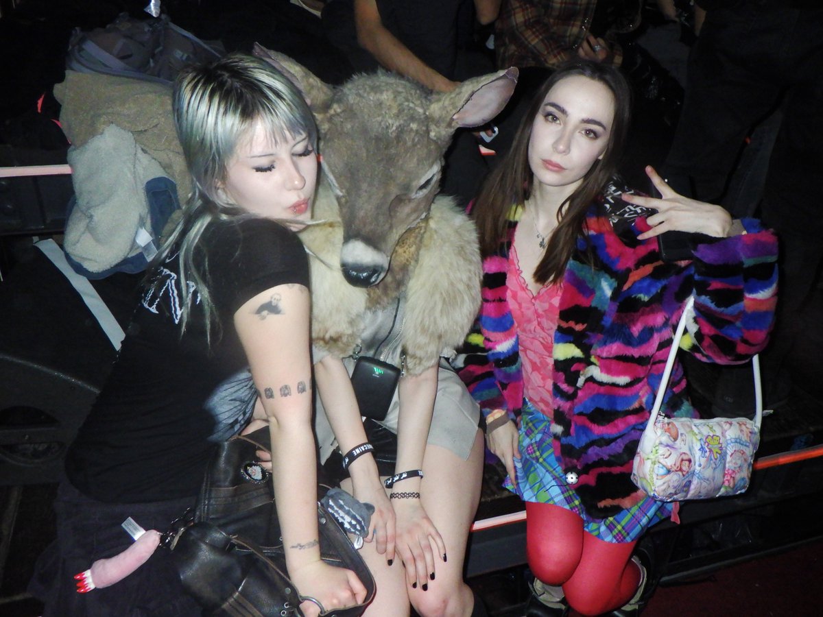 doecaine tweet media