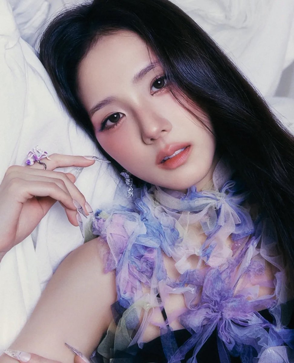 Jisoo ☆ tweet media