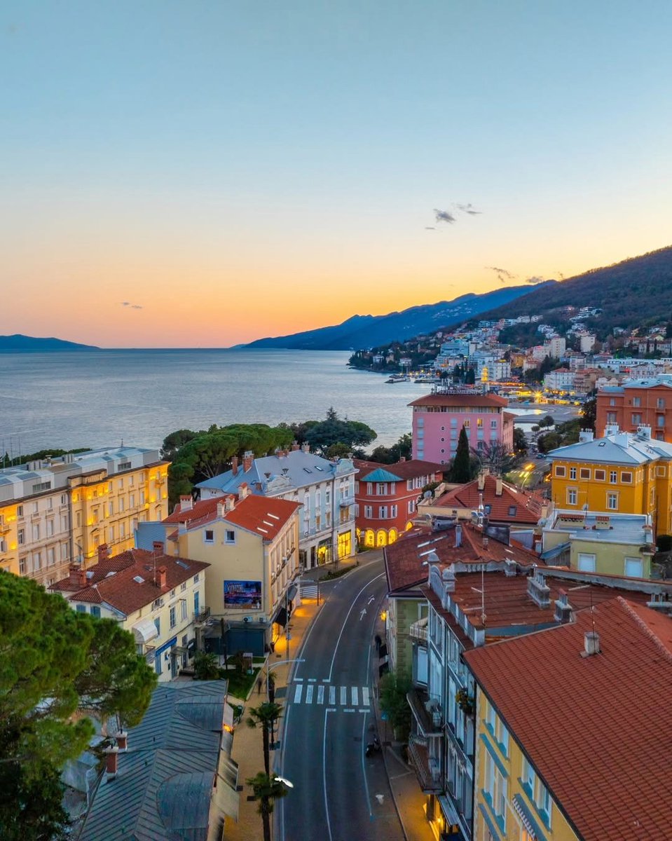 PrettyCitiesX's tweet photo. Opatija, Croatia 🇭🇷 https://t.co/LZIEI0mJY8