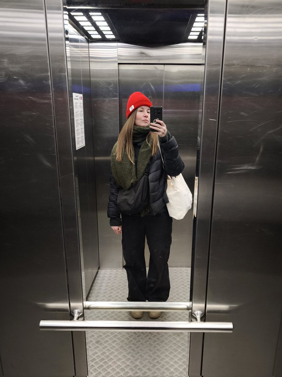 анна в шлеме tweet media