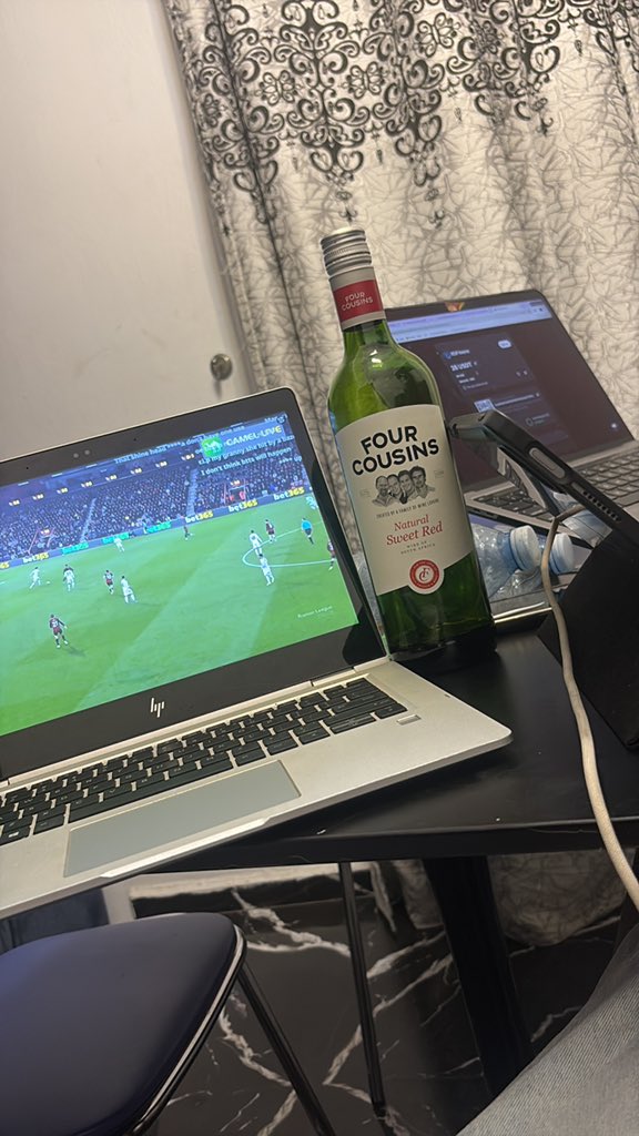 Iampaquetta tweet media