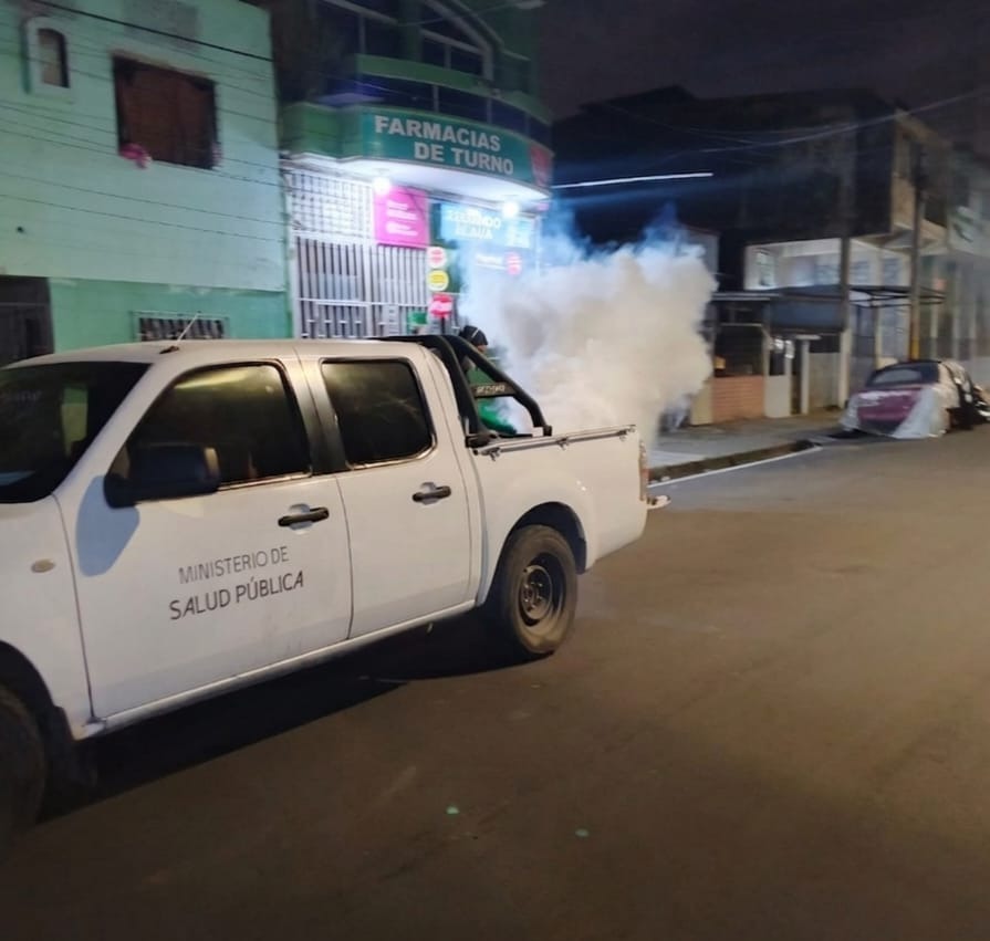 Salud_Guayas's tweet photo. #MSPEnTerritorio | Personal de #ControlVectorial del #Distrito09D04 de @Salud_Ec intervinieron en las parroquias #FebresCordero y #Urdaneta, con fumigación mediante equipos ULV de arrastre y termonebulizadora para el control del mosquito adulto🦟 https://t.co/ajA7qolwJs