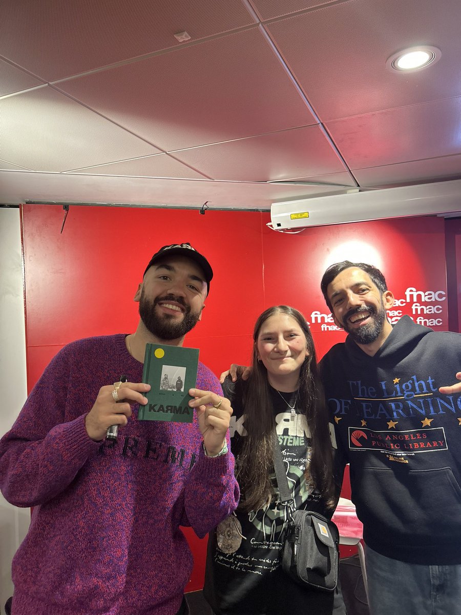 émé ꩜ tweet media