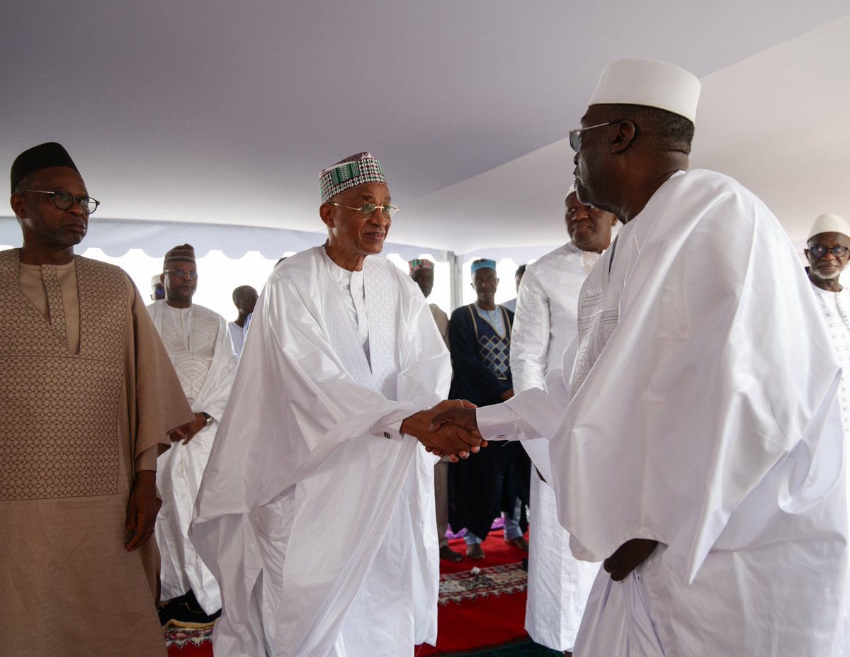 Presidenceci tweet media