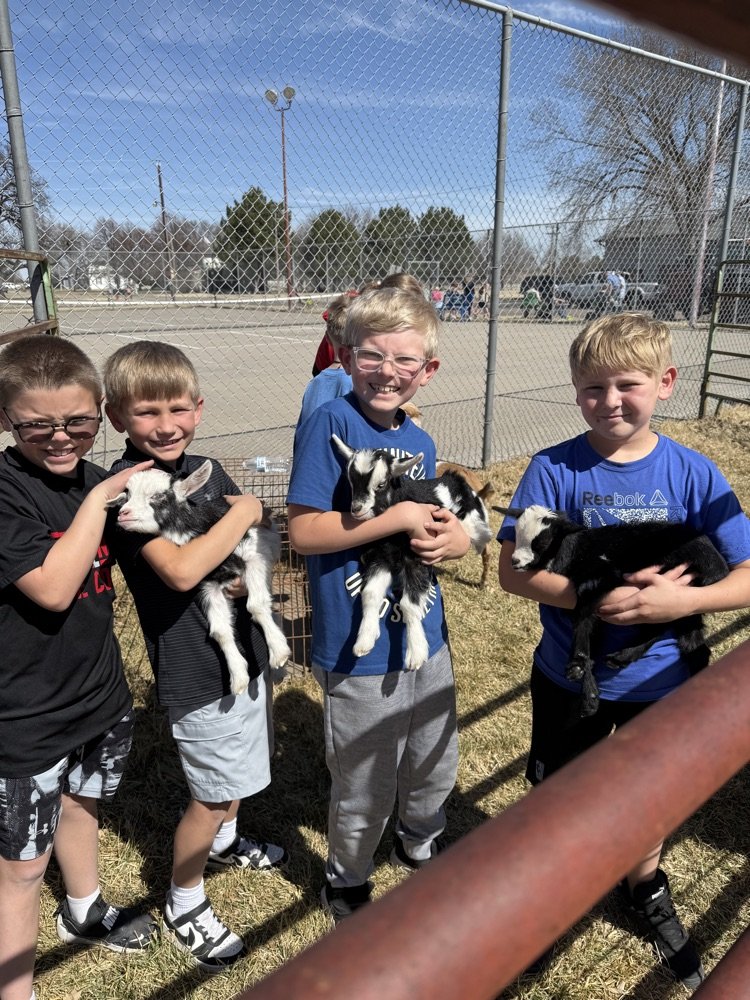 Arapahoe-Holbrook Public School (NE) tweet media