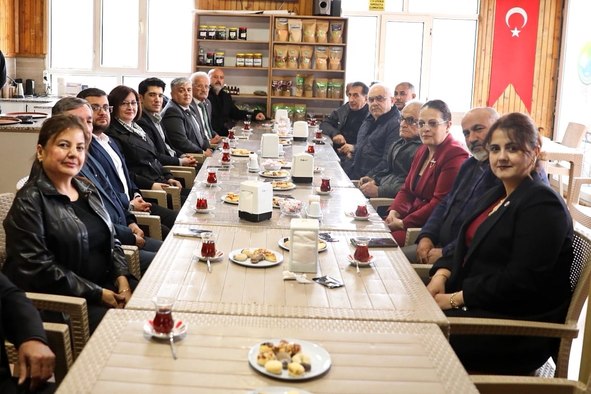 Bayramın bereketini ve huzurunu, ilçe protokolümüz ve kıymetli hemşehrilerimizle birlikte paylaşmanın mutluluğunu yaşadık.

Akseki’mizde birlik, beraberlik ve kardeşlik duygularının daim olduğu nice bayramlara…

Tüm hemşehrilerimizin Ramazan Bayramı mübarek olsun. 🌙