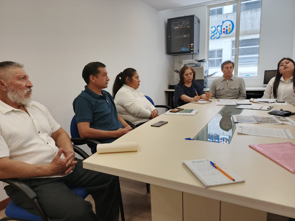 Esta mañana, en la Delegación de #Loja, mantuvimos una reunión con moradores de varios sectores del Sur de la urbe.

Abordamos problemáticas  y articulamos apoyo. 

El CPCCS Loja reafirma su compromiso con la participación ciudadana y el control social. #ParticipaciónCiudadana
