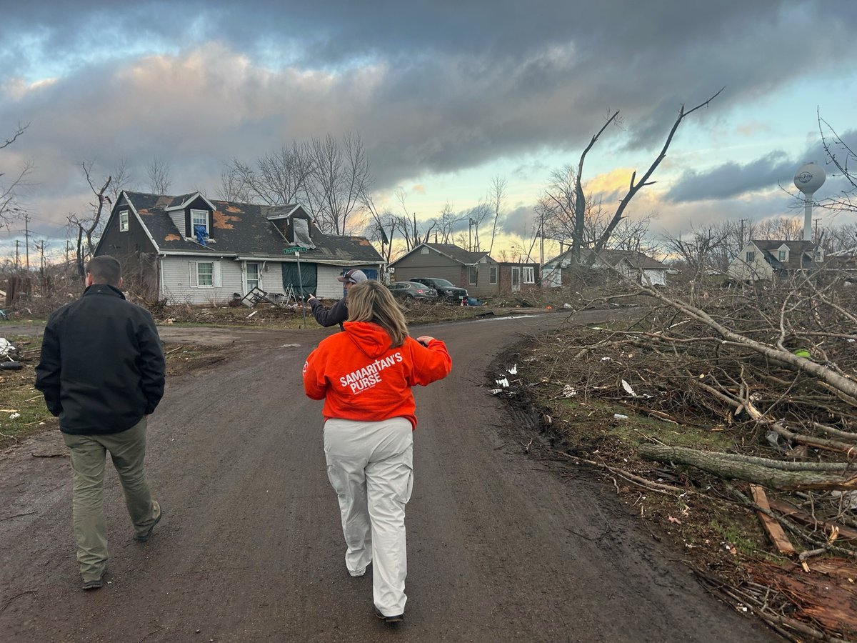 SamPurse_ES's tweet image. Estamos prestando #ayuda en Kankakee, #Illinois y Newton, #Indiana tras los recientes #tornados que han devastado la zona.

¡Necesitamos voluntarios locales que se unan a nosotros para servir a sus #vecinos en el nombre de #Jesús!

Hazte #voluntario en: spvolunteer.org