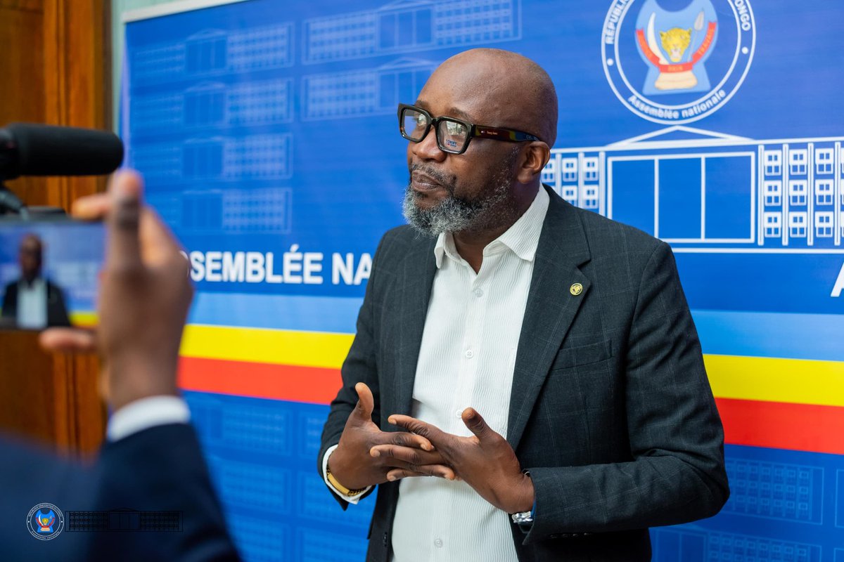 michaelkambu's tweet photo. 🚨@AssembleeNatRDC : Honorable Ngongo Yves, élu de Kasangulu (Kongo Central), a déposé son rapport de vacances parlementaires, témoignant de son engagement constant aux côtés de ses électeurs.

À travers ce document, il formule plusieurs recommandations issues des réalités vécues sur le terrain et exprime de fortes attentes vis-à-vis du Gouvernement quant à leur prise en compte effective. L’élu de Kasangulu plaide ainsi pour des réponses concrètes et rapides afin d’améliorer les conditions de vie des populations de sa circonscription.

Cellule de communication