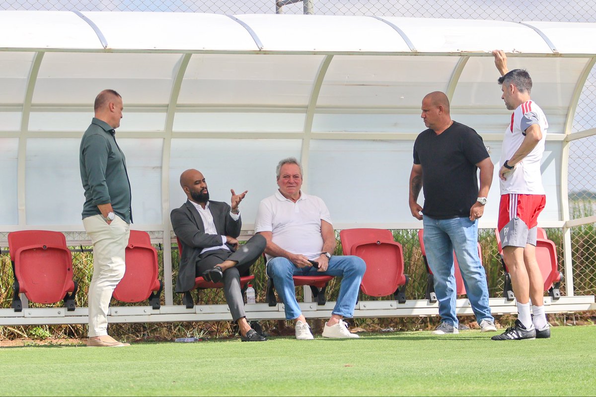 Celeiro_Ases's tweet photo. Profissional 🤝 Categorias de Base

Atletas do Celeiro de Ases treinaram com o elenco profissional nesta sexta-feira, no CT Parque Gigante, dando sequência ao processo de integração e desenvolvimento dos jogadores da base do Clube do Povo. 💪🏾🇦🇹 https://t.co/tWQs0f1zCH