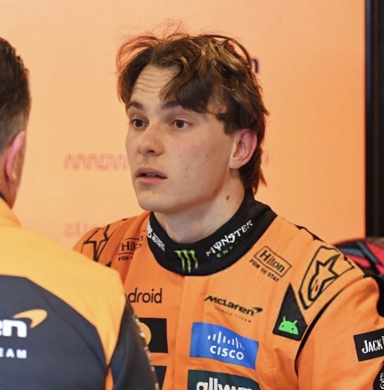 Im fat🍔                                Im skinny🥗
Im ugly🤢                             Im pretty😍
Im weird🤥                          Im witty☺️