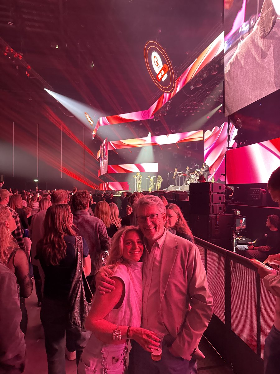 erikdezwart's tweet image. Fantastische avond in Rotterdam, sorry DenHaag… met dochter Jasmijn #top40live #qmusic ⁦⁦#top40