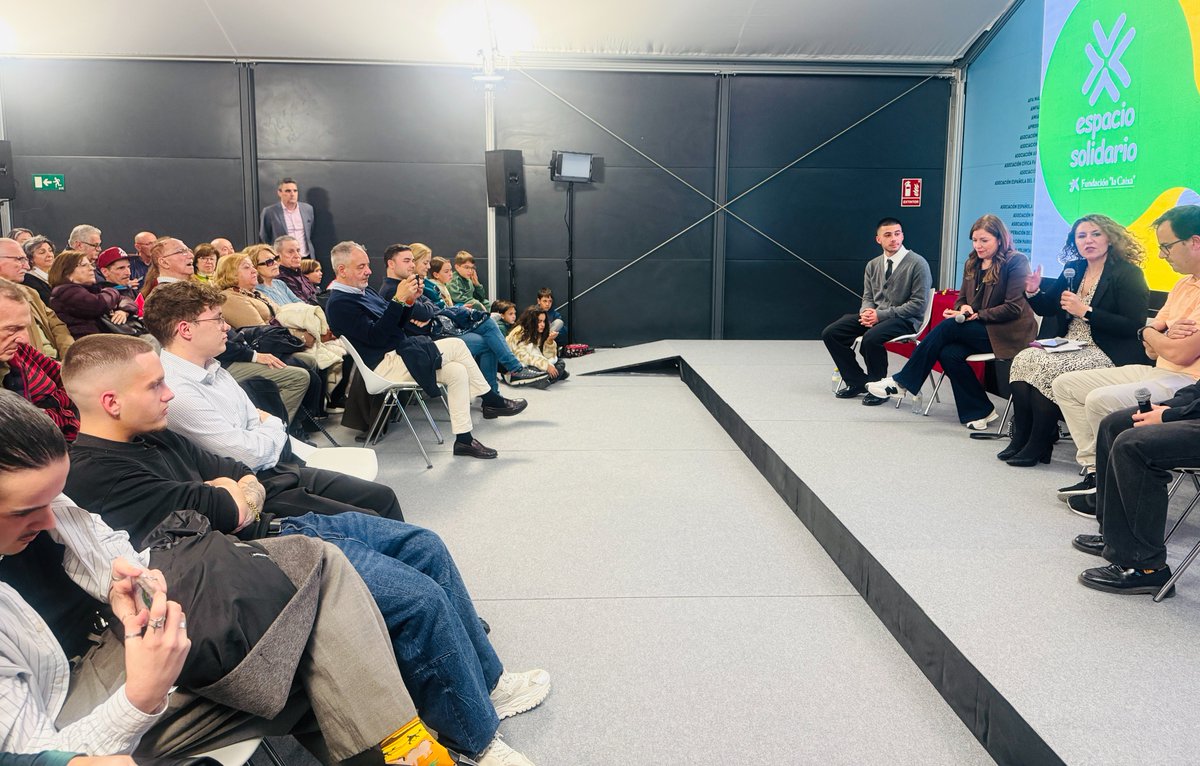 Bella Palomo tweet media