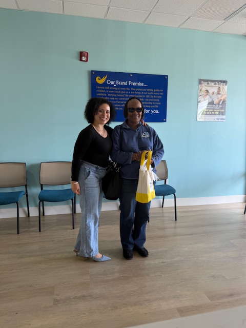 GuardiansCU's tweet image. We had a special visitor today! 💙

Miss Julia stopped by today to receive her swag bag, and it was so great seeing her again. Moments like this make our new branch feel even more like home. 🎉 #PalmBeachGardens #NewBranch #OnDutyForYou #PublixShoppesAtIbis #CreditUnion