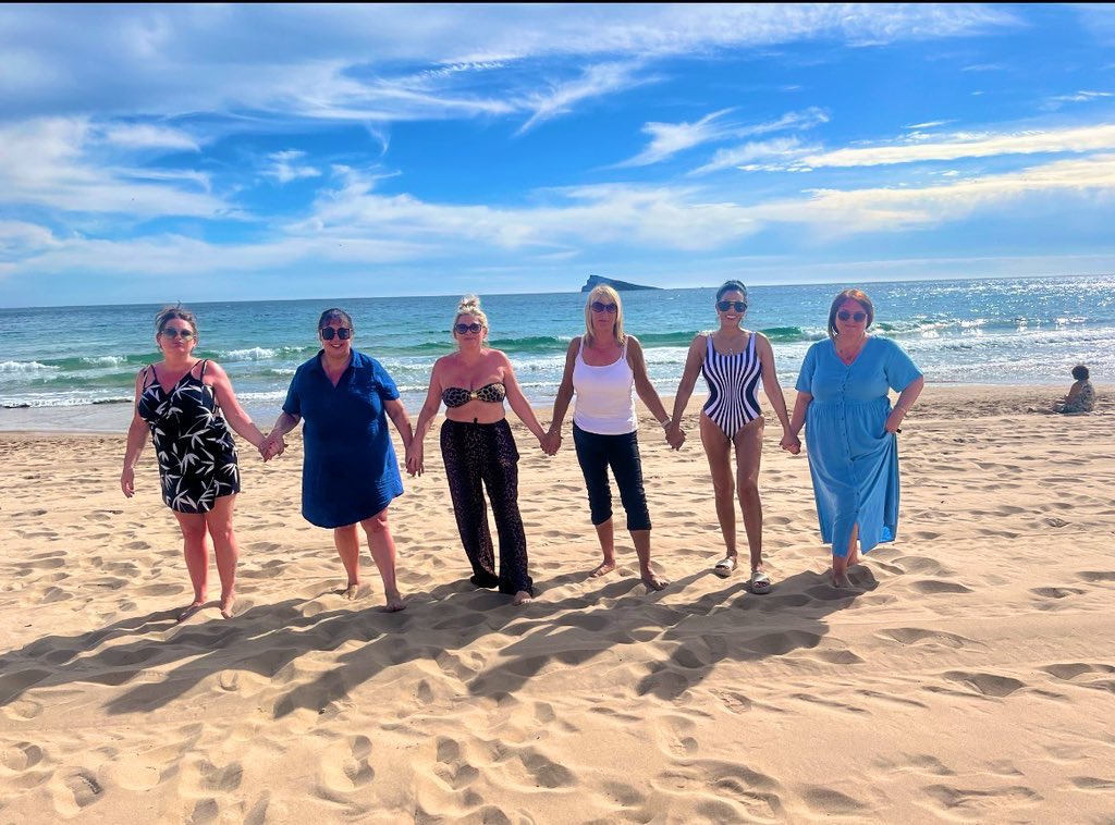 samina_monaghan's tweet image. instagram.com/reel/DWHrc_7Du…
Benidorm 🇪🇸was great 💕fun 🤩 lots of belly laughs, 🤣dancing 💃&amp;amp; girlie 💕fun in the sun ☀️ making new memories🙌🏼

Absolutely💯loved every 💚moment of it! 🍀 I Can’t wait until the next time!😜

 #stpaddysday2026🍀 #StPatricksDay #Benidorm #Spain #family