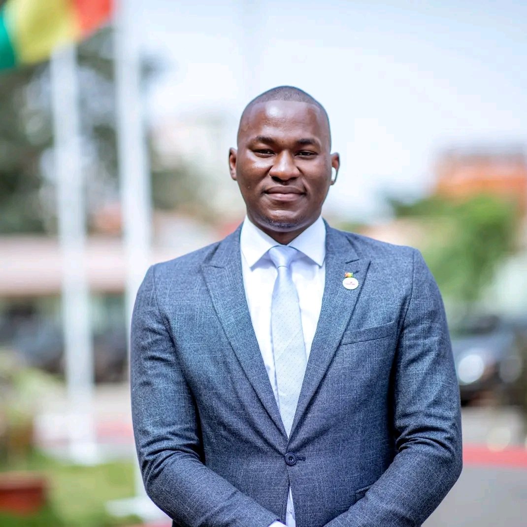 VisionGuinee's tweet image. 🔴 Moussa Condé, directeur de la communication et de l'information de la Présidence de la République, limogé de ses fonctions pour faute lourde ✍️ #Guinee #FridayReads