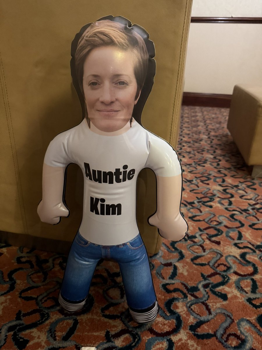 WayhaughtLunar's tweet photo. We might not have @VixMyers or @ChelleHardwick this weekend but Auntie Kim turned up to say hi! 😂

#Swarla #Corrie https://t.co/0xoUz8gWJB