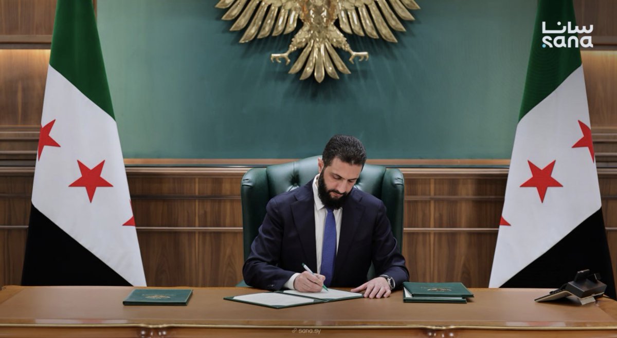 Charles_Lister's tweet image. President al-Sharaa today signed decrees for an additional 50% increase in public sector salaries (more, for some sectors).

That means average state salaries will now sit around $160/month.

Not nearly enough, but ~2yrs ago [under #Assad], they were $35/month.