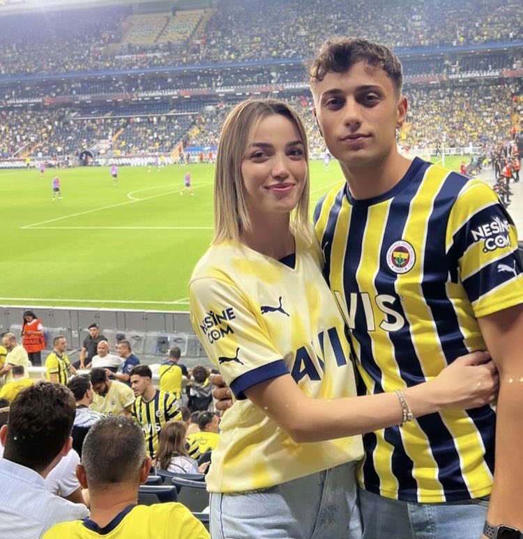 holireiz's tweet photo. Sevdiğinle En çok Sevdiğine gitmekte sevdaya dahil.. https://t.co/63qeREt2Un
