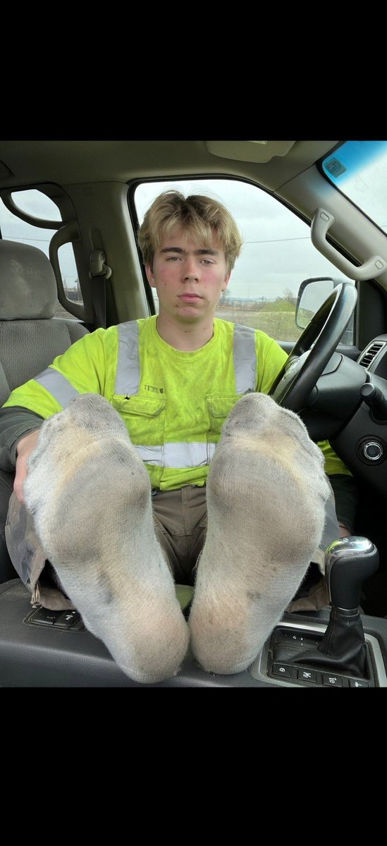 MasterJKnox's tweet photo. Instead of having a car air freshener, why don’t you use the smell of my dirty, sweaty construction socks? 🧦 🦺 

11 hours in my boots and my socks are ready for a piggie like you to goon over and service 

Get in the DM’s and get what you deserve boy you won’t be disappointed https://t.co/dgBe1EIZMF