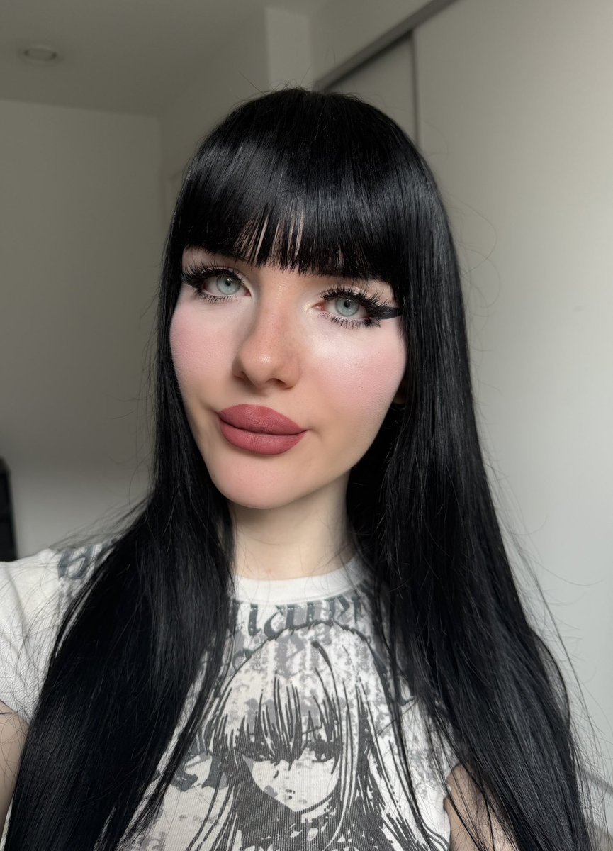 Winter 🖤 tweet media