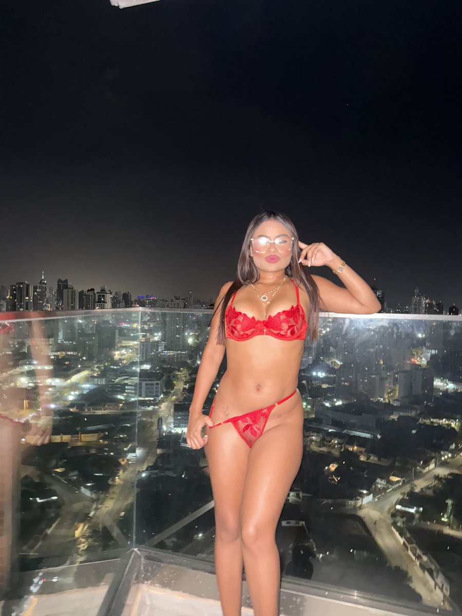 08daniella1's tweet photo. Que haran hoy en la noche?💋🍾 https://t.co/BavFfZesnn