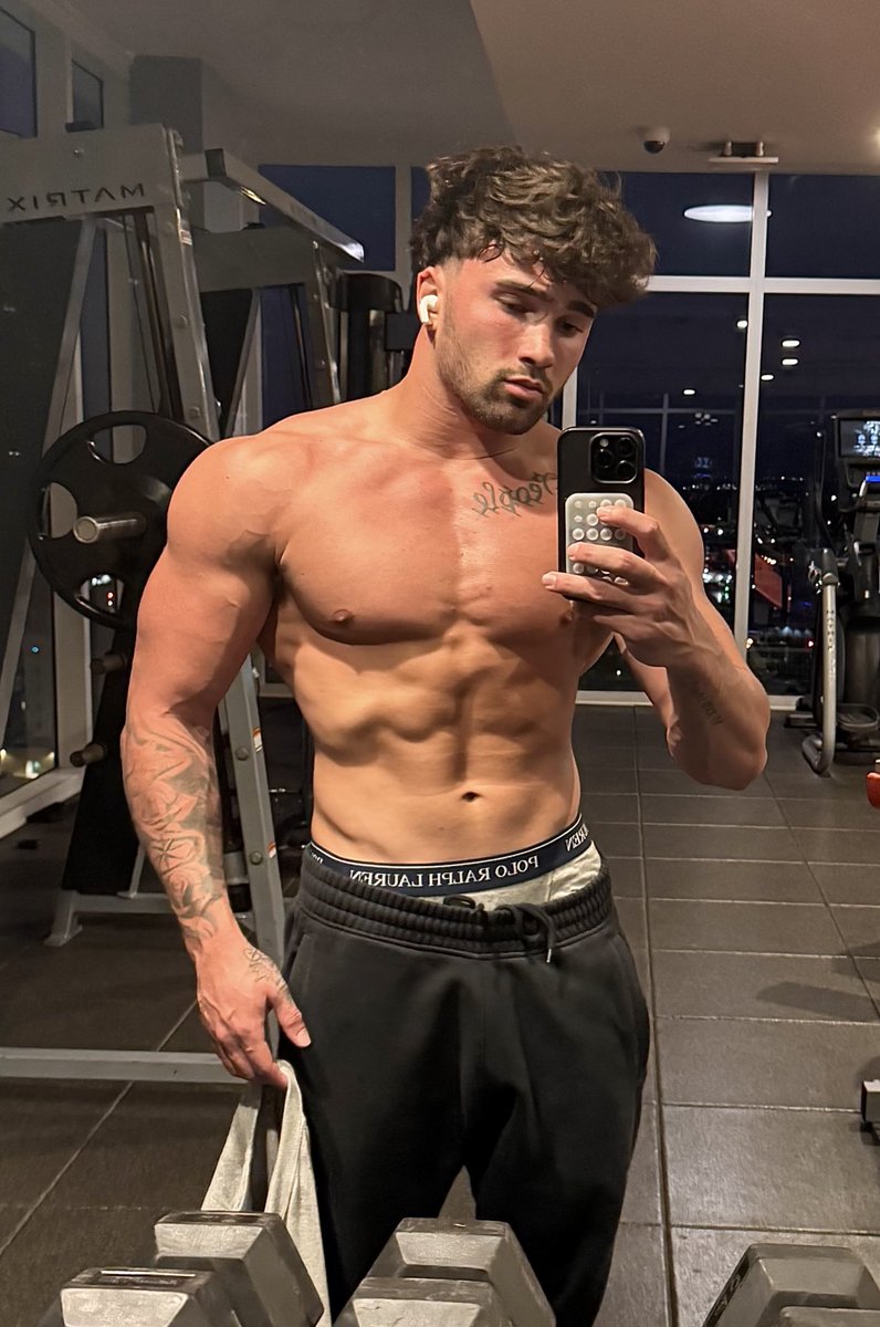 Master.jay03 tweet media