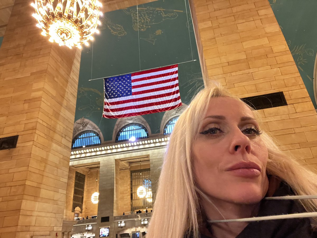 Brittany Bardot1 tweet media