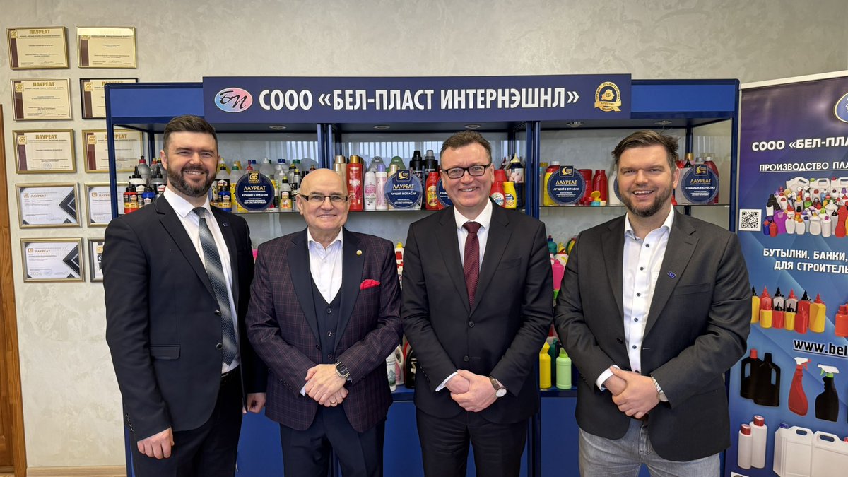Anatol_Velikin's tweet photo. Сегодня СООО «Бел-Пласт Интернэшнл» посетили руководитель Посольства Великобритании в Беларуси 
Дэвид Уорд и руководство   Европейской Бизнес Ассоциации а Беларуси (EBBA). https://t.co/2QXXzJsy2B