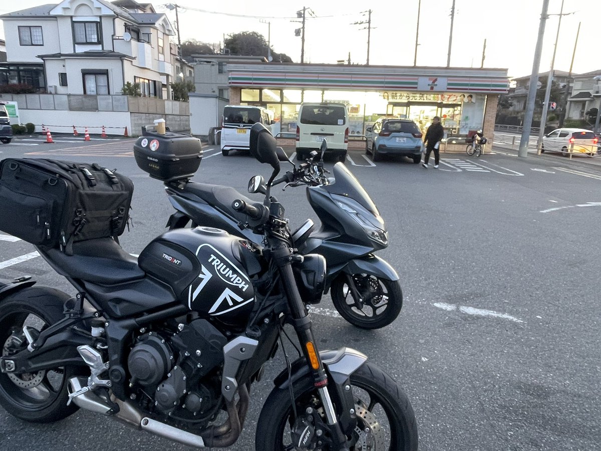 あけち tweet media