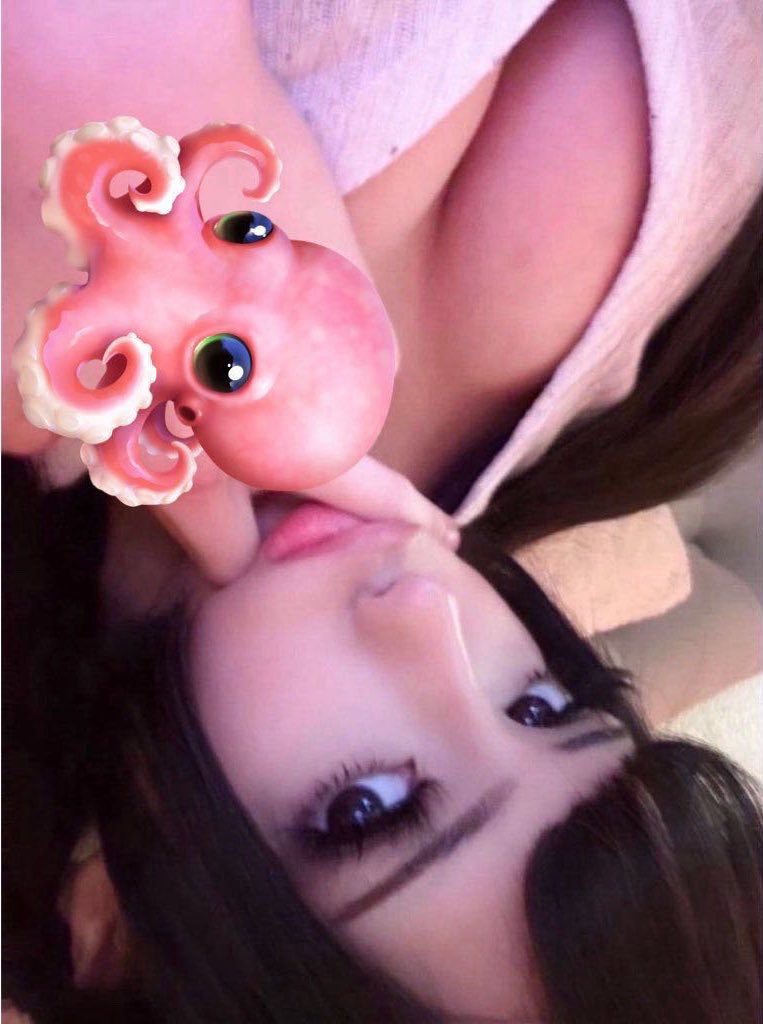 tinylurking tweet media